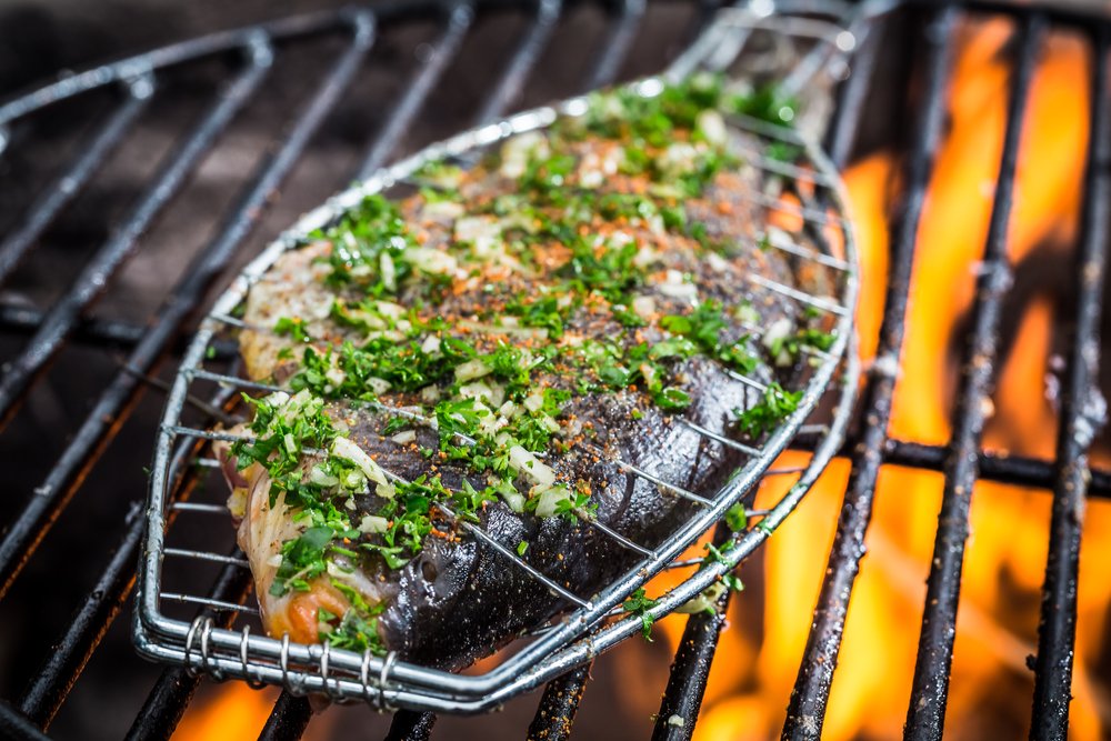 10 formas para temperar peixe para churrasqueira